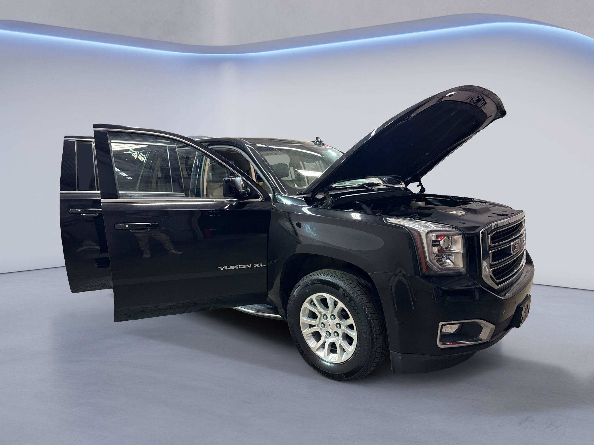 Used 2019 GMC Yukon XL SLT w/ Open Road Package AWD/4WD image 9