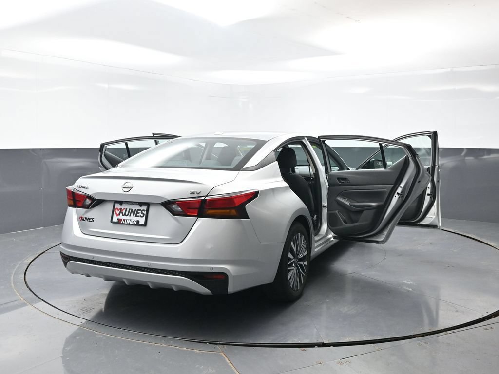 Used 2024 Nissan Altima 2.5 SV FWD image 56