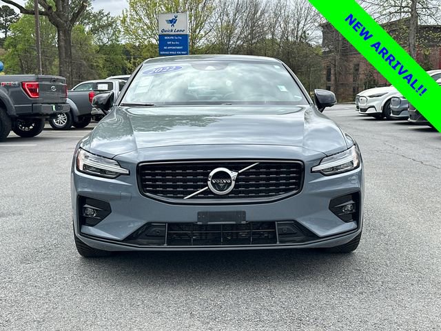 Used 2022 Volvo S60 B5 R-Design image 2