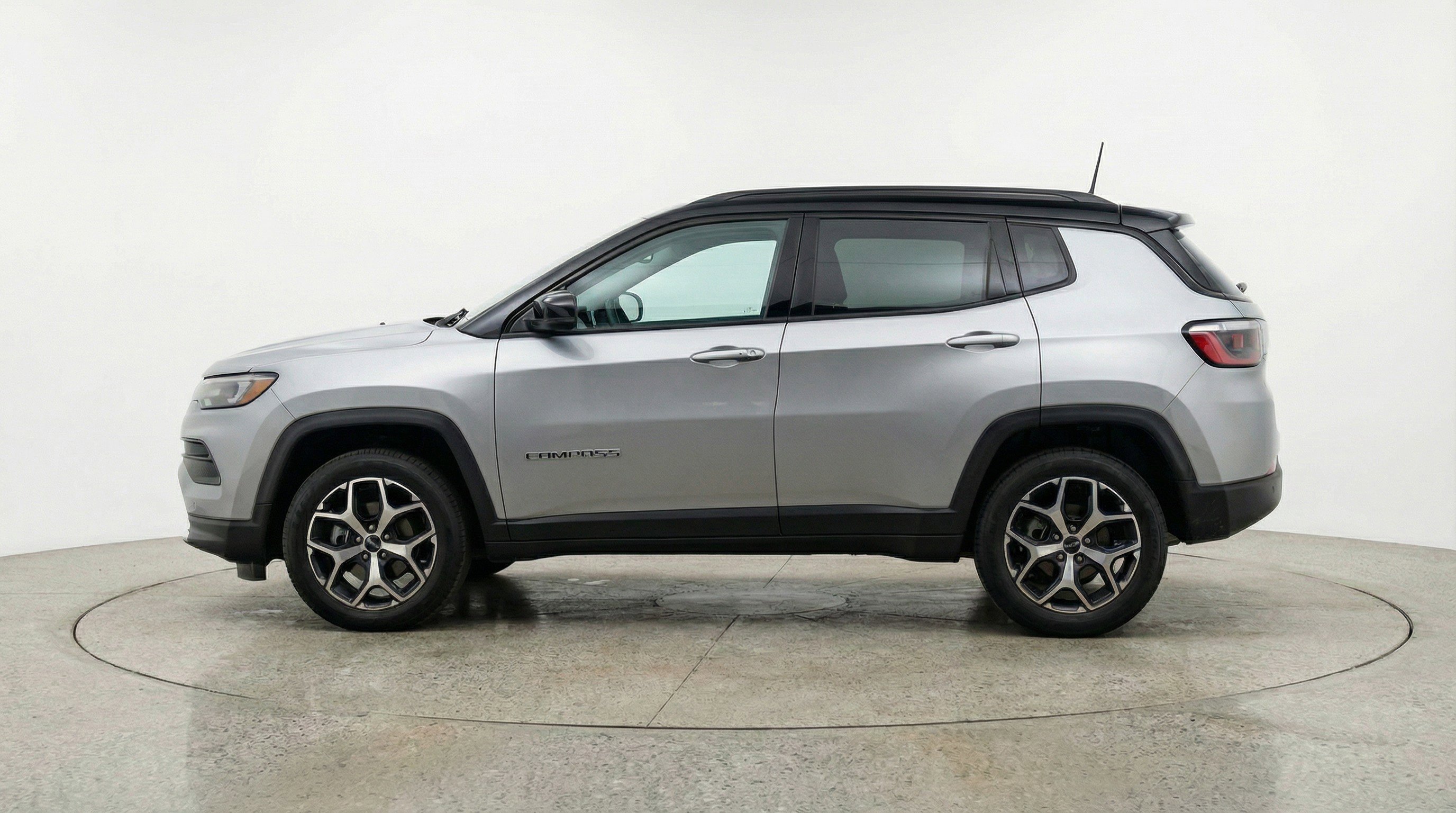 Used 2025 Jeep Compass Limited image 5