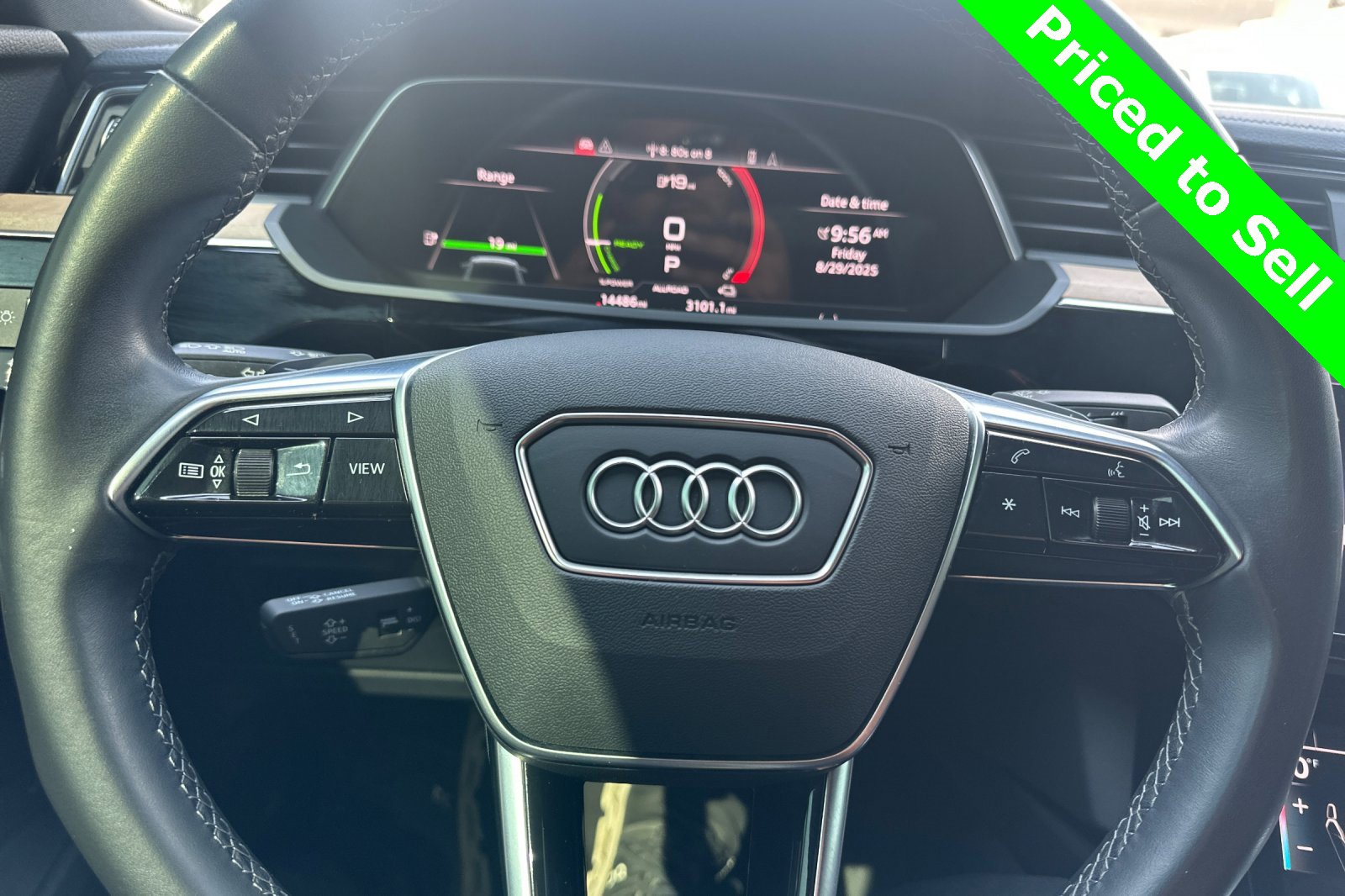 Used 2024 Audi Q8 e-tron Premium image 30