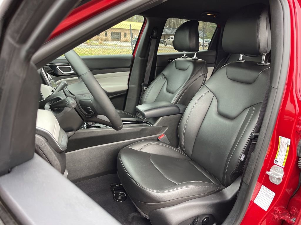 Certified 2025 Jeep Compass Limited image 18