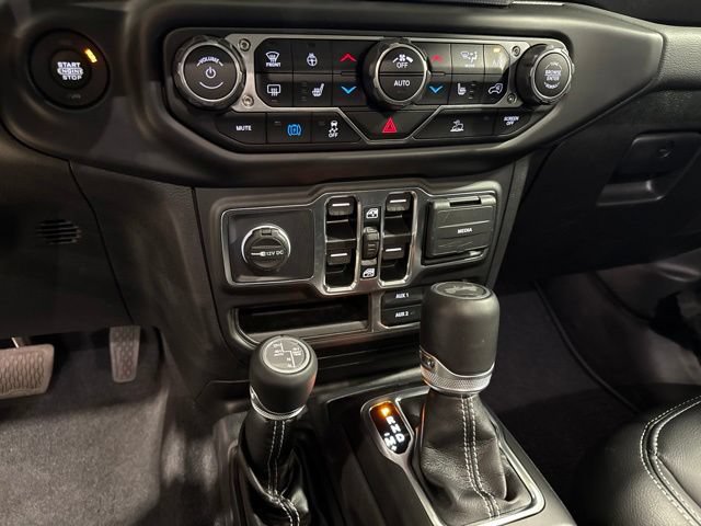 Used 2022 Jeep Wrangler Unlimited Sahara w/ Cold Weather Group AWD/4WD image 11