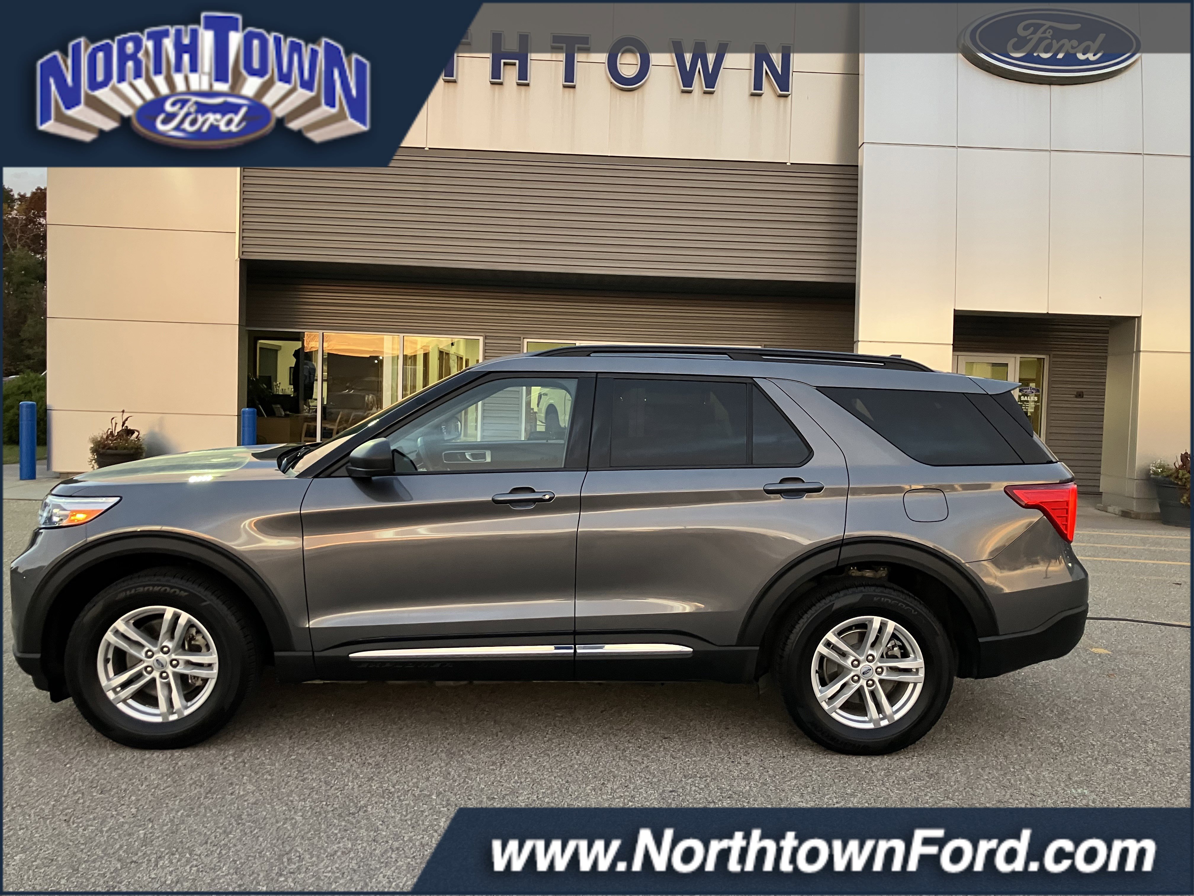 Used 2023 Ford Explorer XLT w/ Equipment Group 202A AWD/4WD image 1