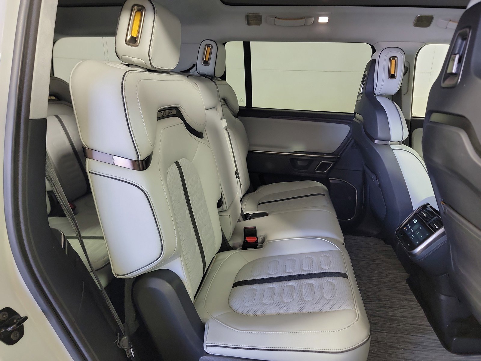 Used 2024 Rivian R1S Adventure AWD/4WD image 23