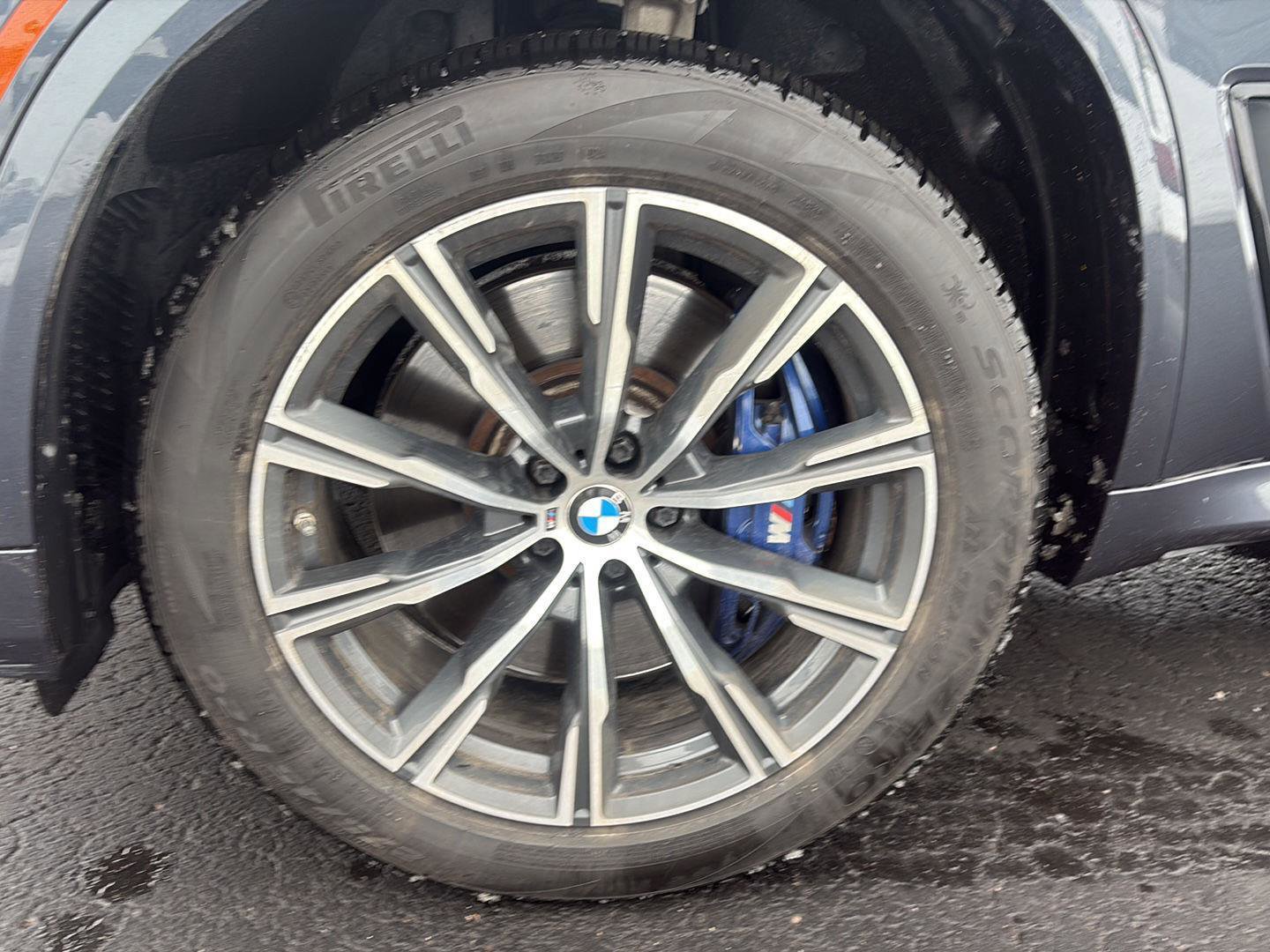 Used 2021 BMW X5 M50i w/ Executive Package image 9