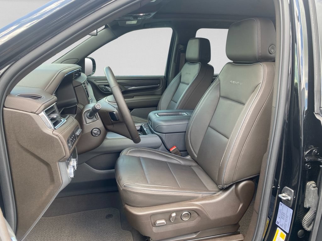 Used 2024 GMC Yukon XL Denali AWD/4WD image 15