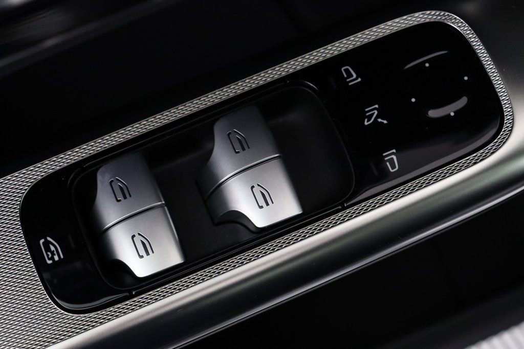 Used 2025 Mercedes-Benz GLC 350e GLC 350e image 16