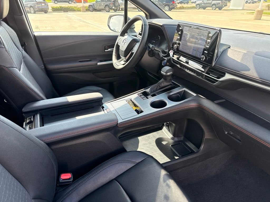 Used 2024 Toyota Sienna XSE AWD/4WD image 23