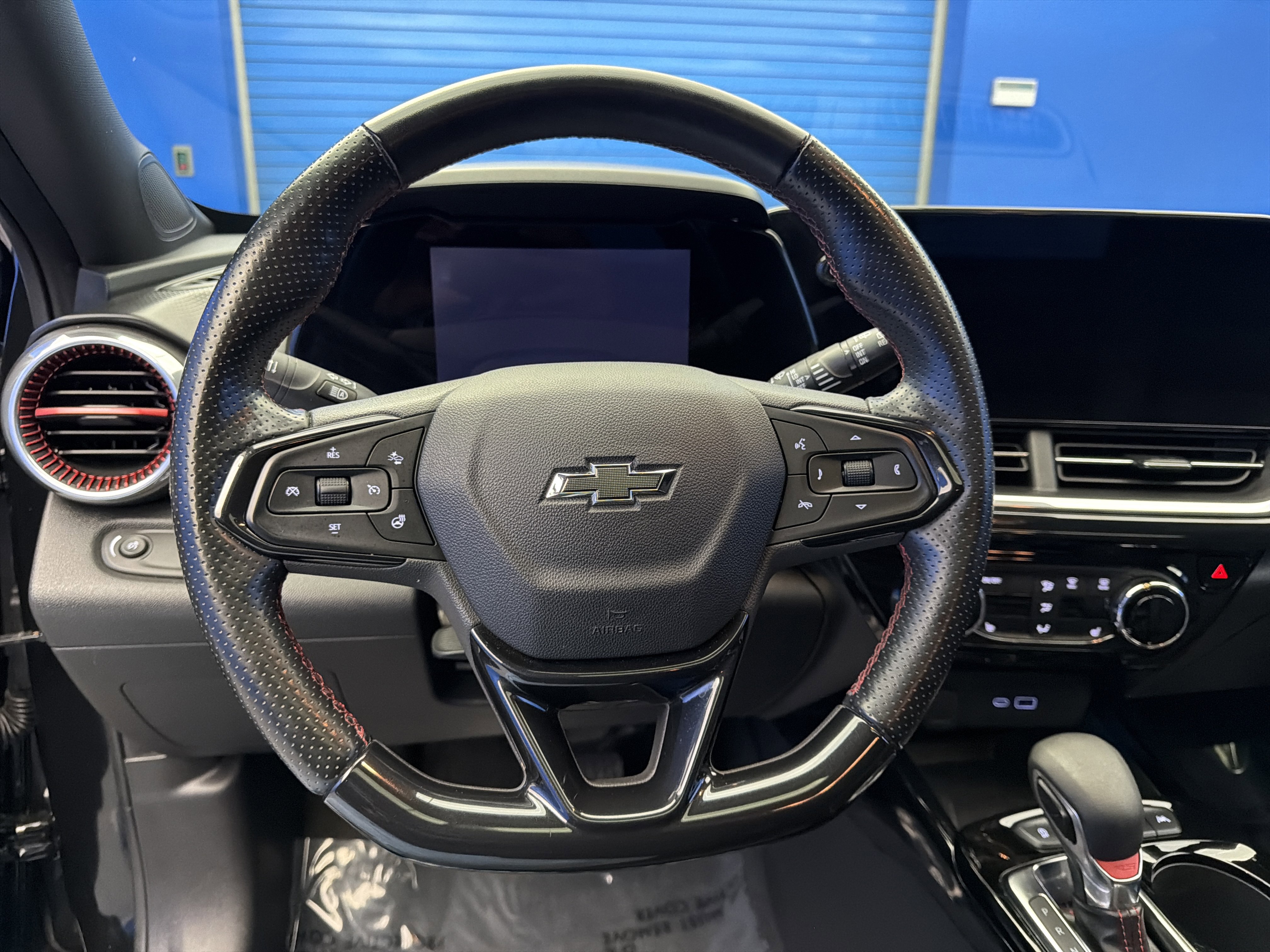 Used 2024 Chevrolet Trax RS w/ Sunroof Package FWD image 13