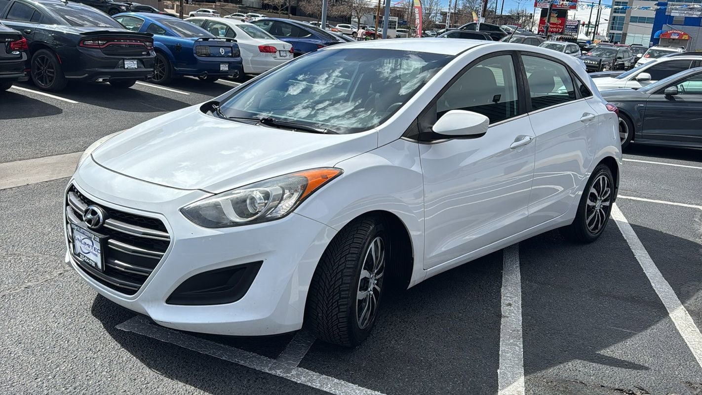 Used 2017 Hyundai Elantra GT image 7
