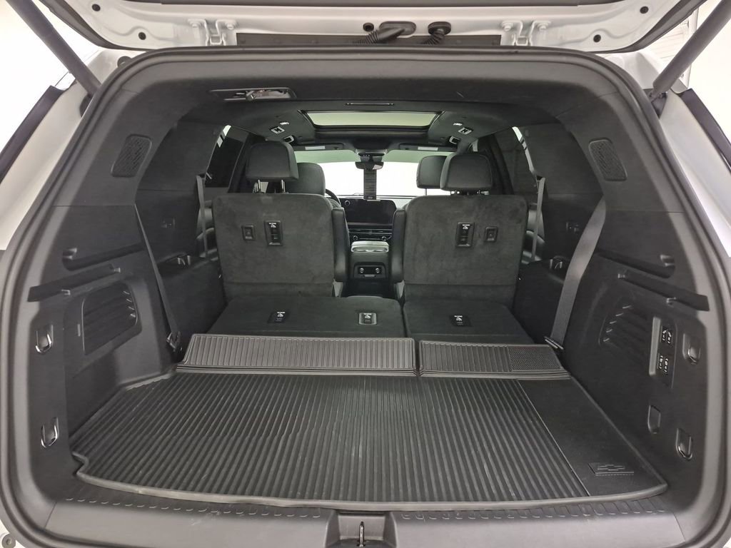Used 2024 Chevrolet Traverse RS image 37