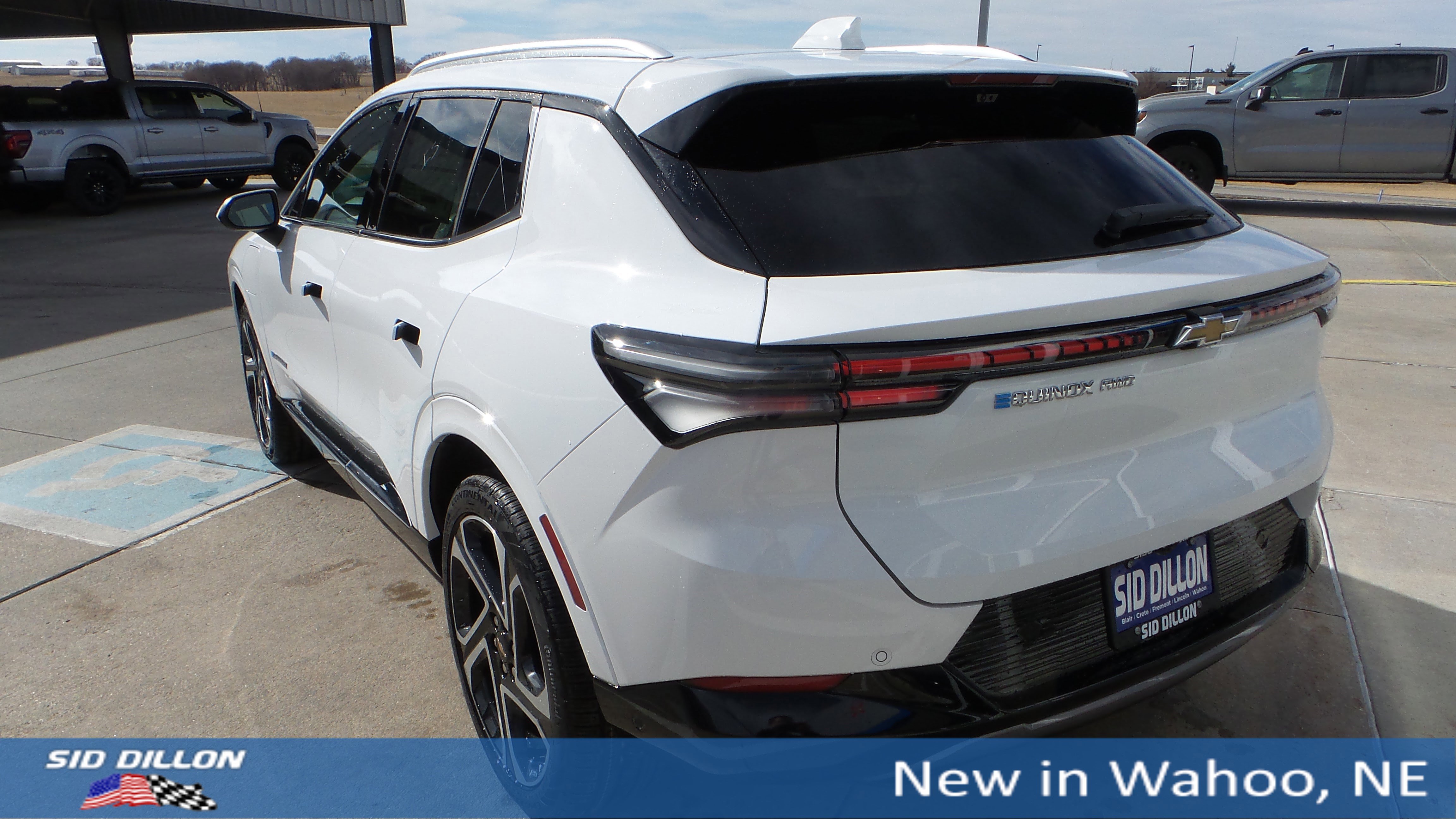 New 2026 Chevrolet Equinox EV LT image 3