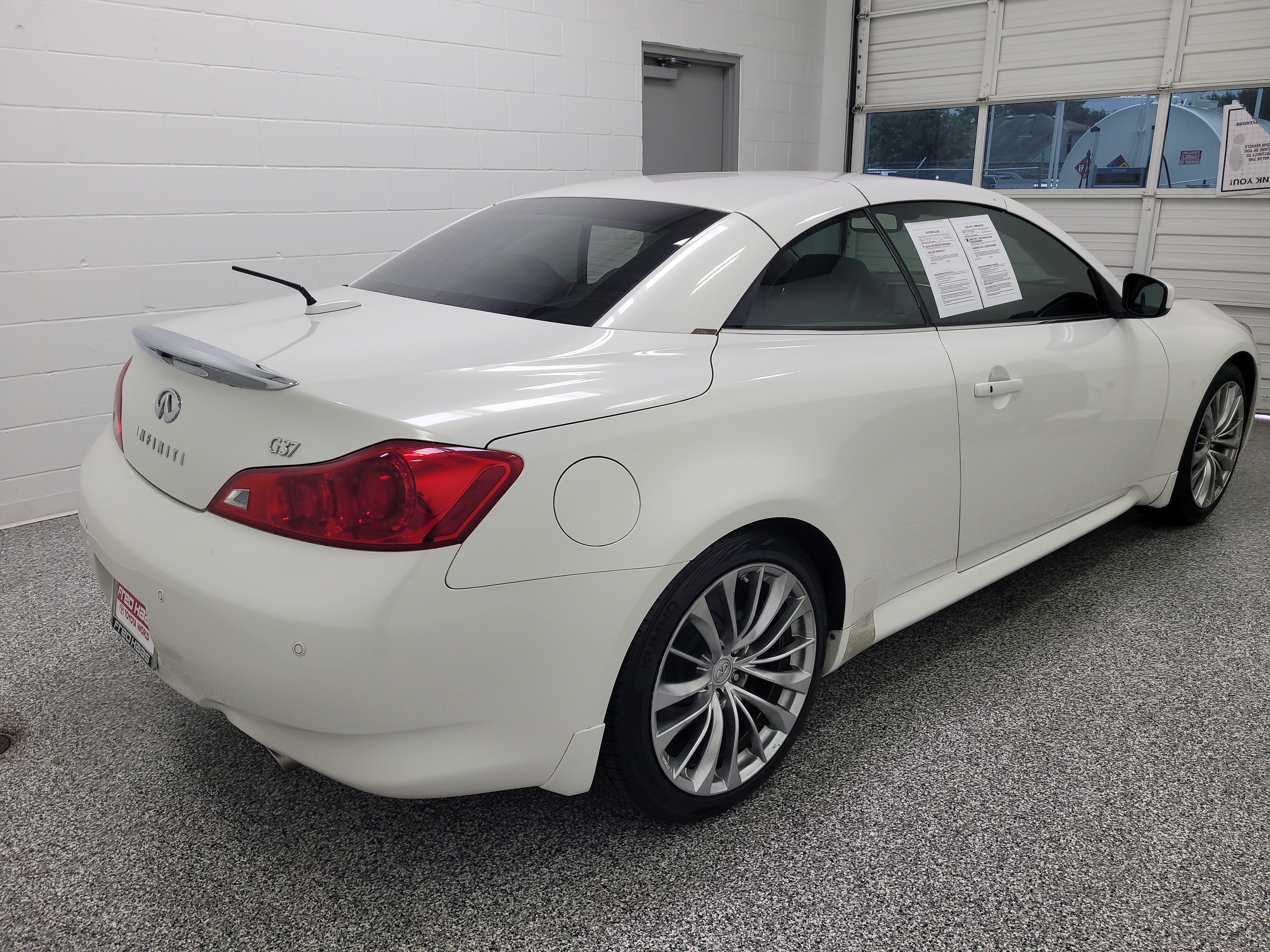 Used 2013 INFINITI G37 Convertible w/ Premium Pkg RWD image 4