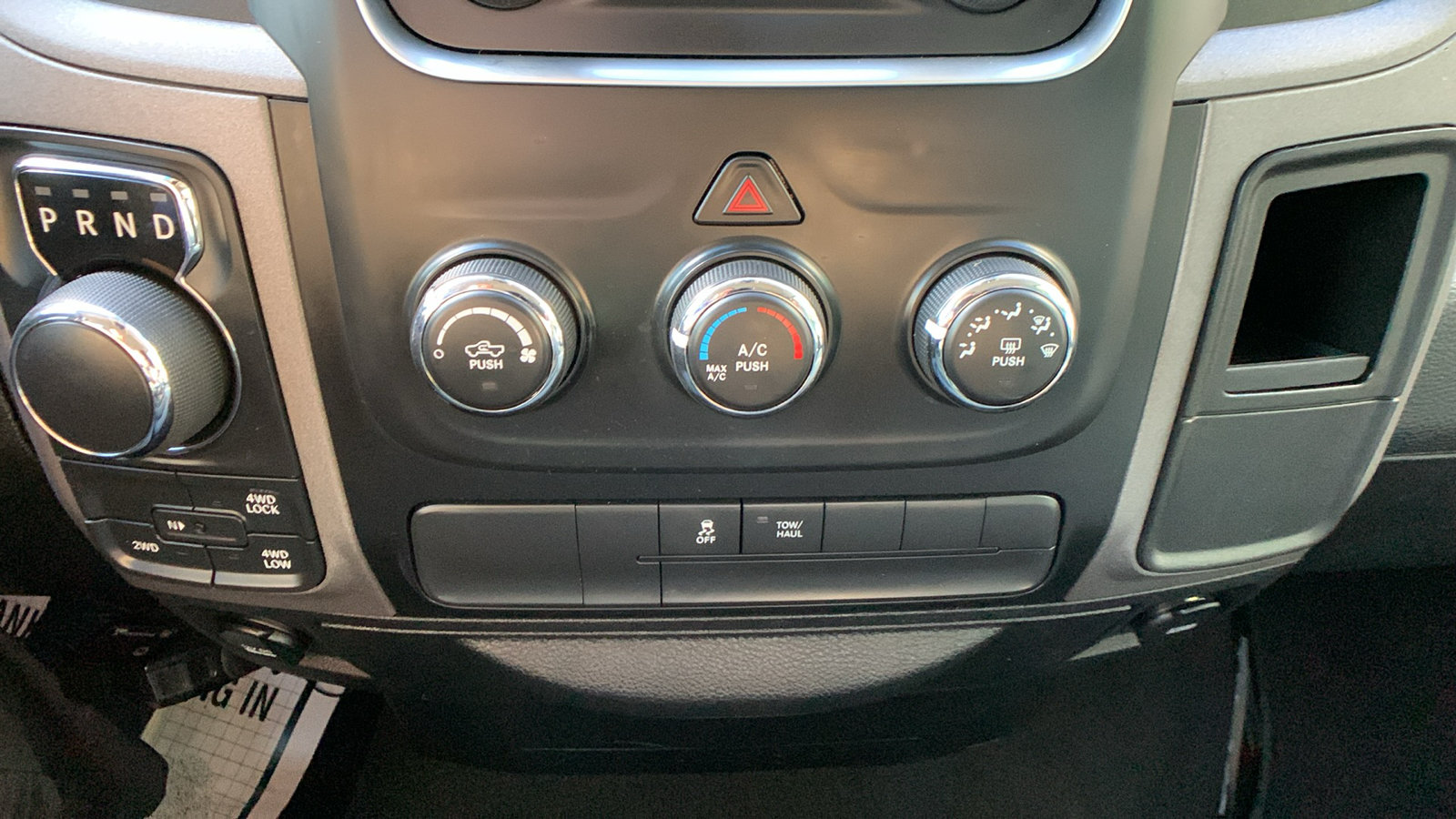 Used 2017 RAM 1500 Express AWD/4WD image 18