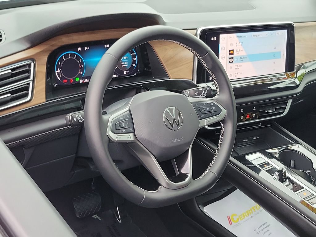 Used 2025 Volkswagen Atlas SE FWD image 5
