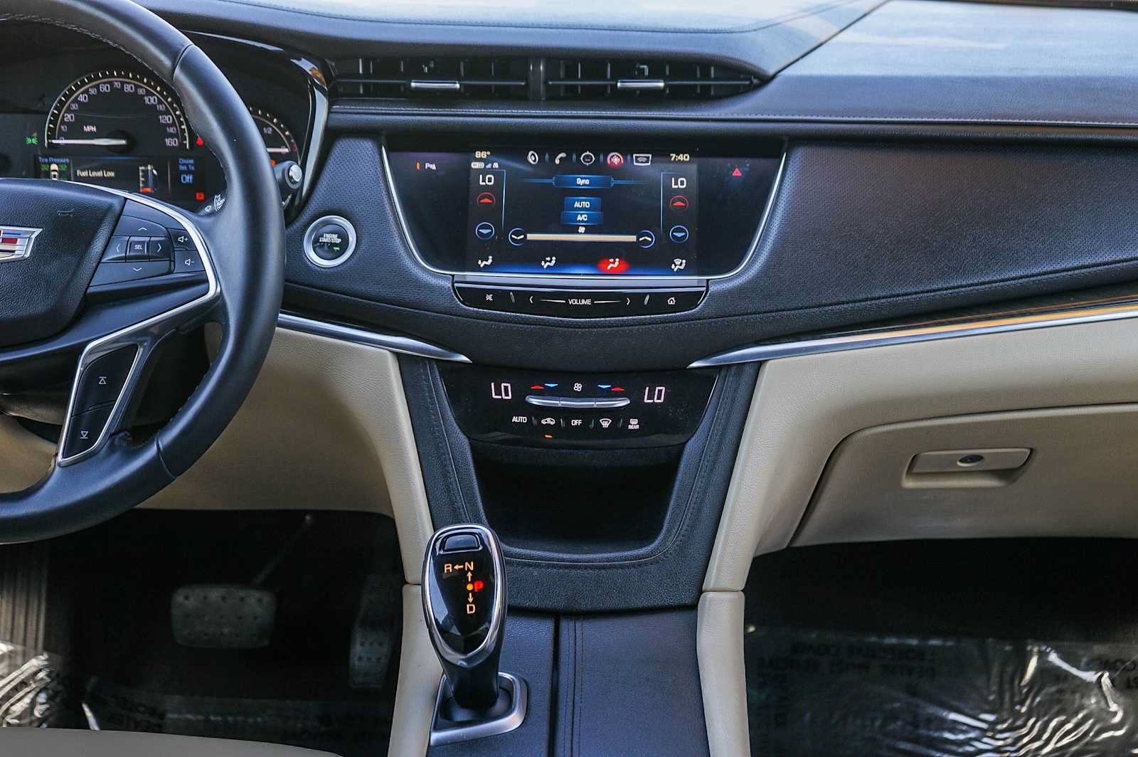 Used 2018 Cadillac XT5 FWD image 13