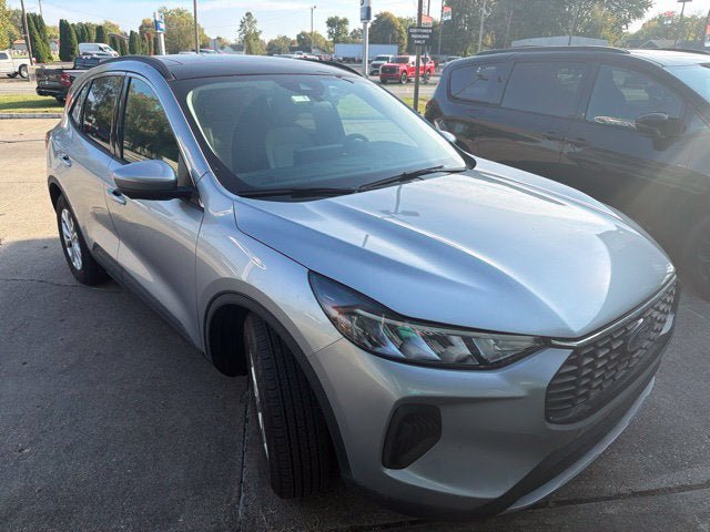 Used 2023 Ford Escape Active w/ Tech Pack #2 FWD image 8