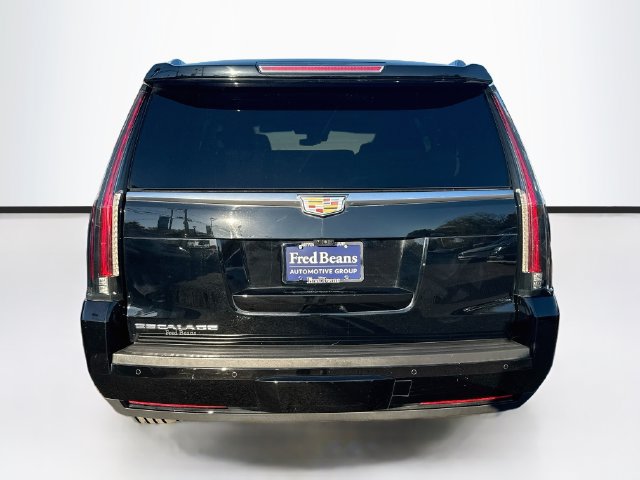 Used 2017 Cadillac Escalade Luxury AWD/4WD image 7