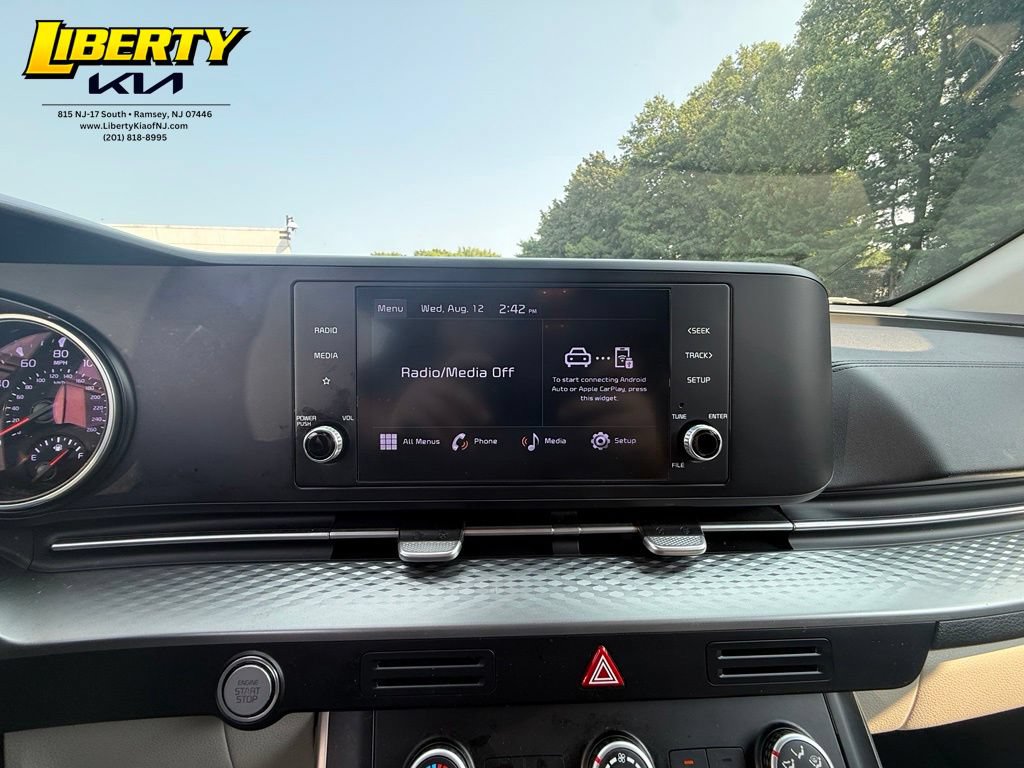 Used 2023 Kia Carnival LX FWD image 13