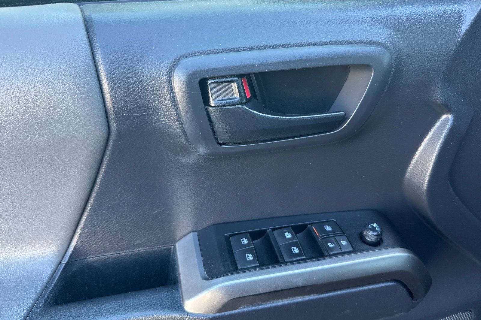 Used 2022 Toyota Tacoma SR5 image 10