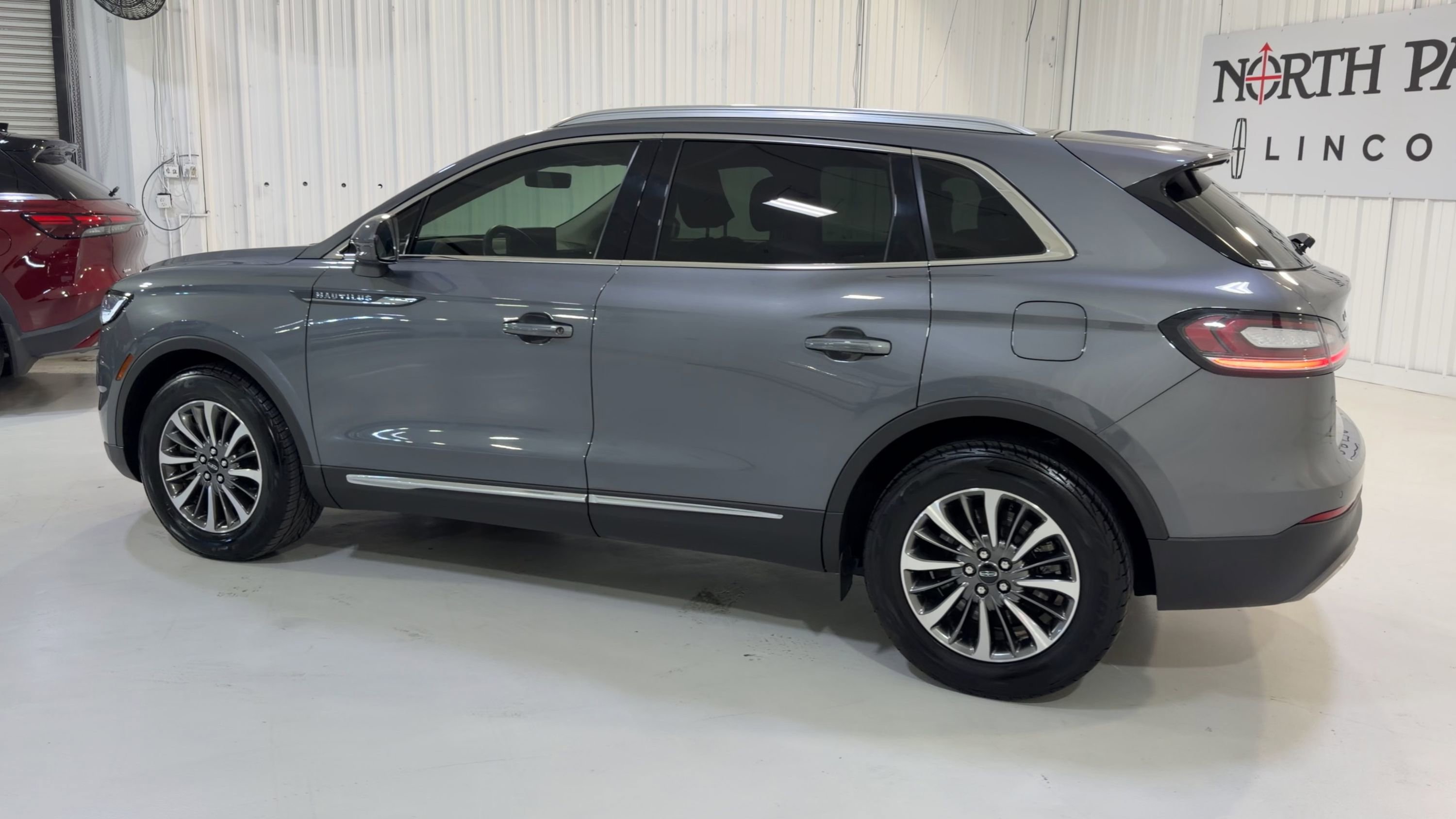 Used 2023 Lincoln Nautilus AWD w/ Premium Package image 7