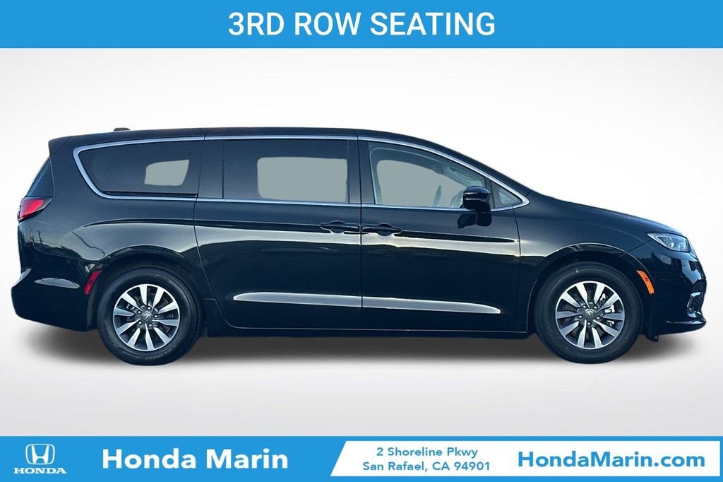 Used 2024 Chrysler Pacifica Select image 5