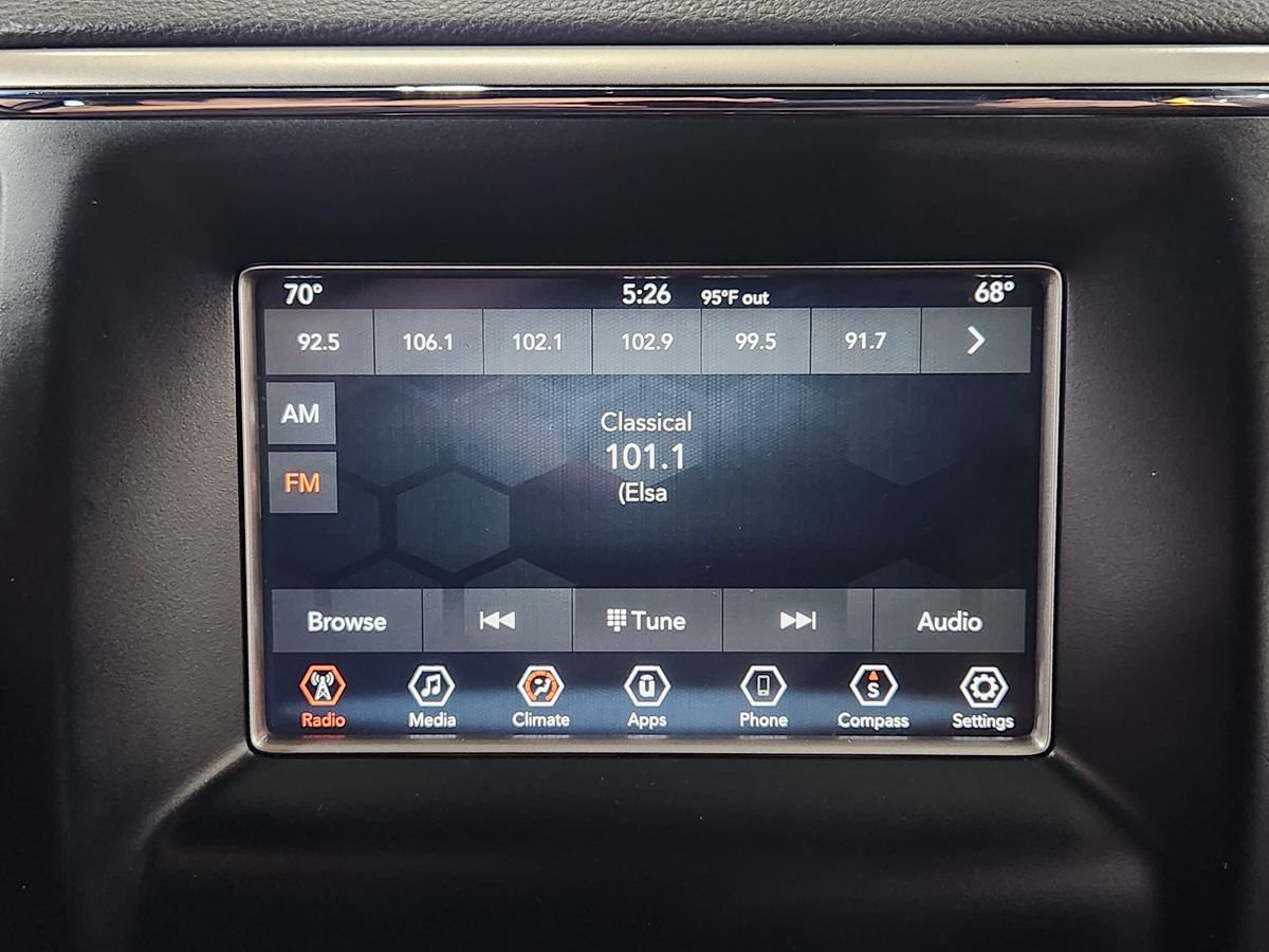 Used 2019 Jeep Grand Cherokee Laredo RWD image 34