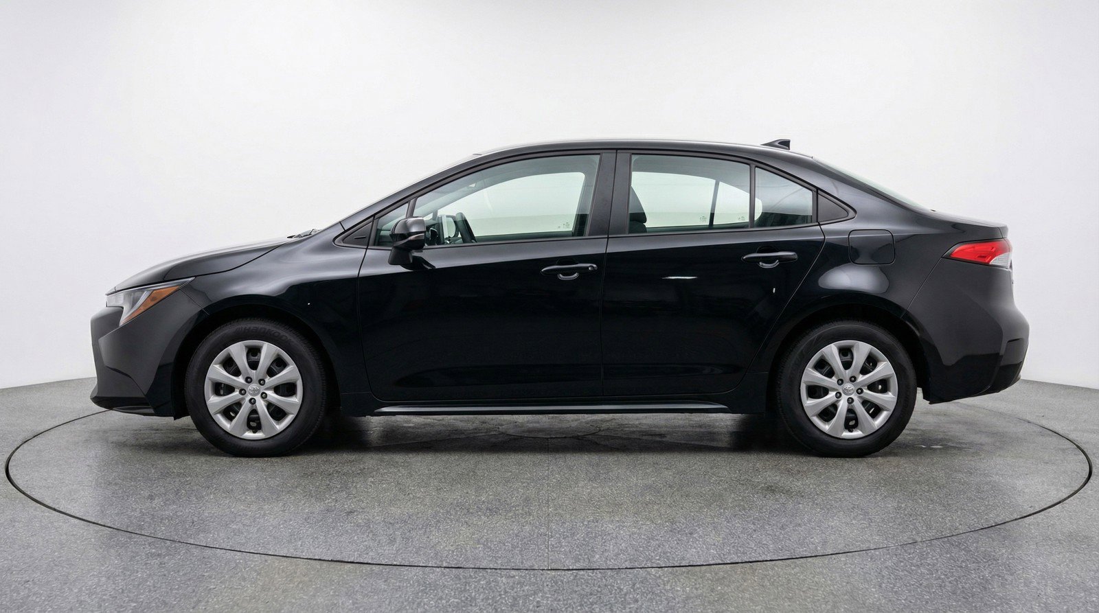 Used 2025 Toyota Corolla LE FWD image 5