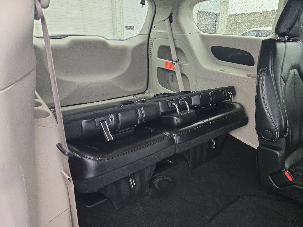 Used 2023 Chrysler Pacifica Touring-L FWD image 28