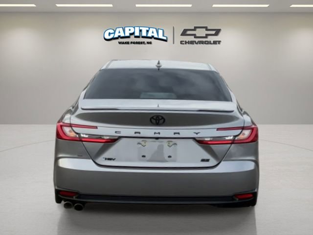 Used 2025 Toyota Camry SE image 4