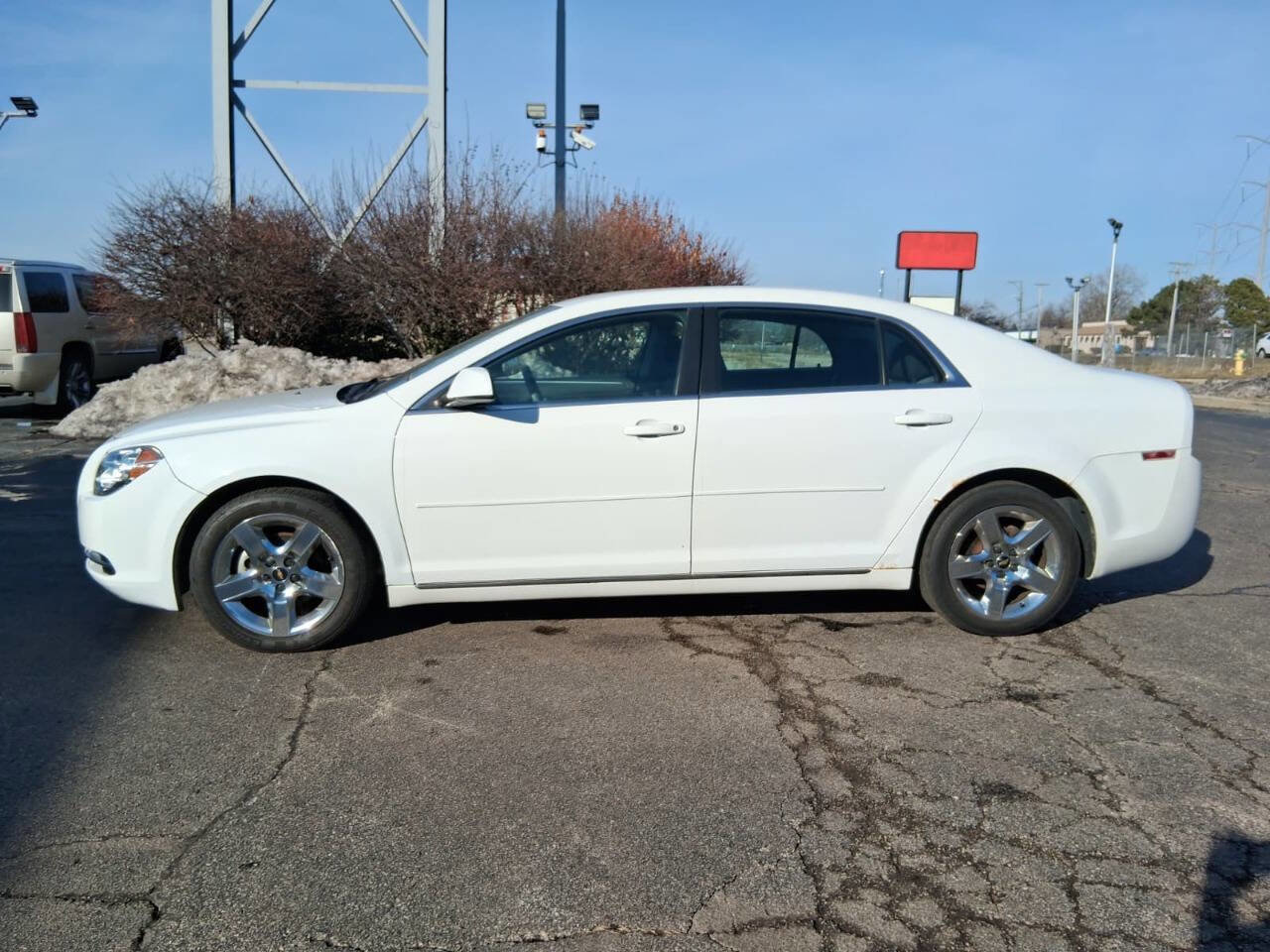 Used 2010 Chevrolet Malibu LT FWD image 4
