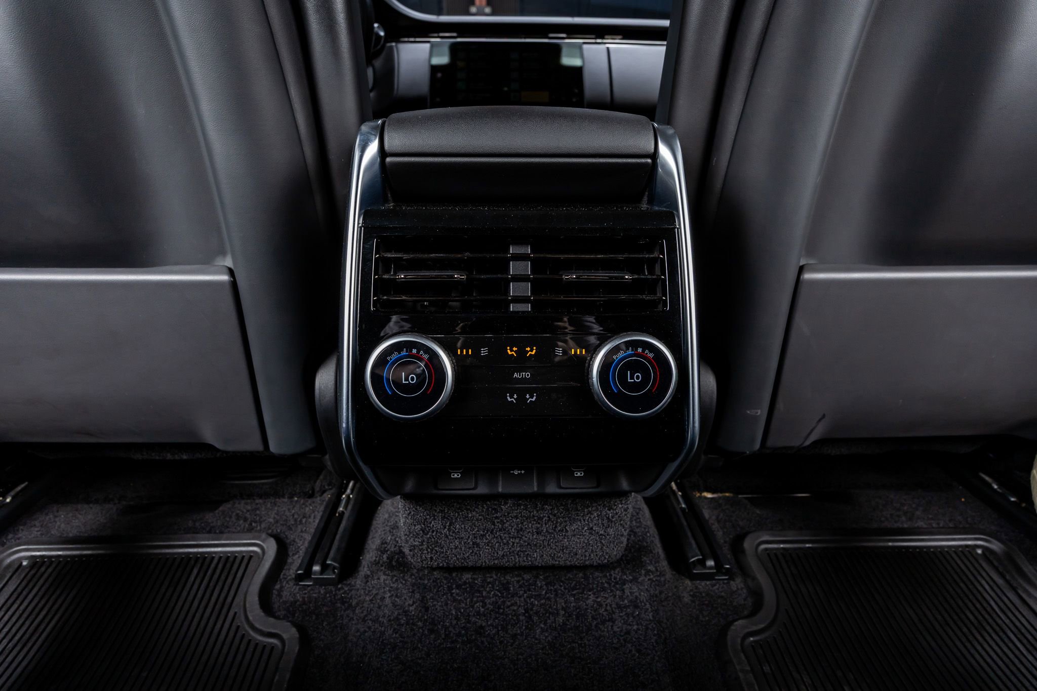 Used 2022 Land Rover Range Rover SE image 29