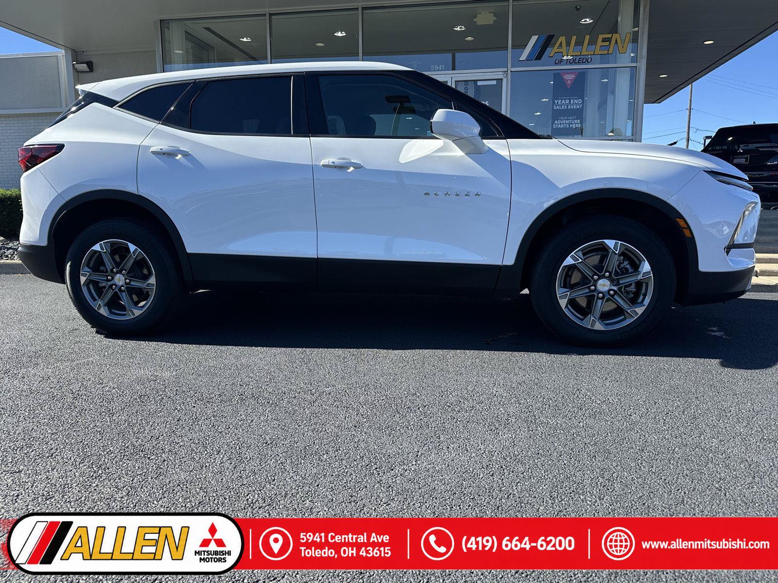 Used 2025 Chevrolet Blazer LT FWD image 1