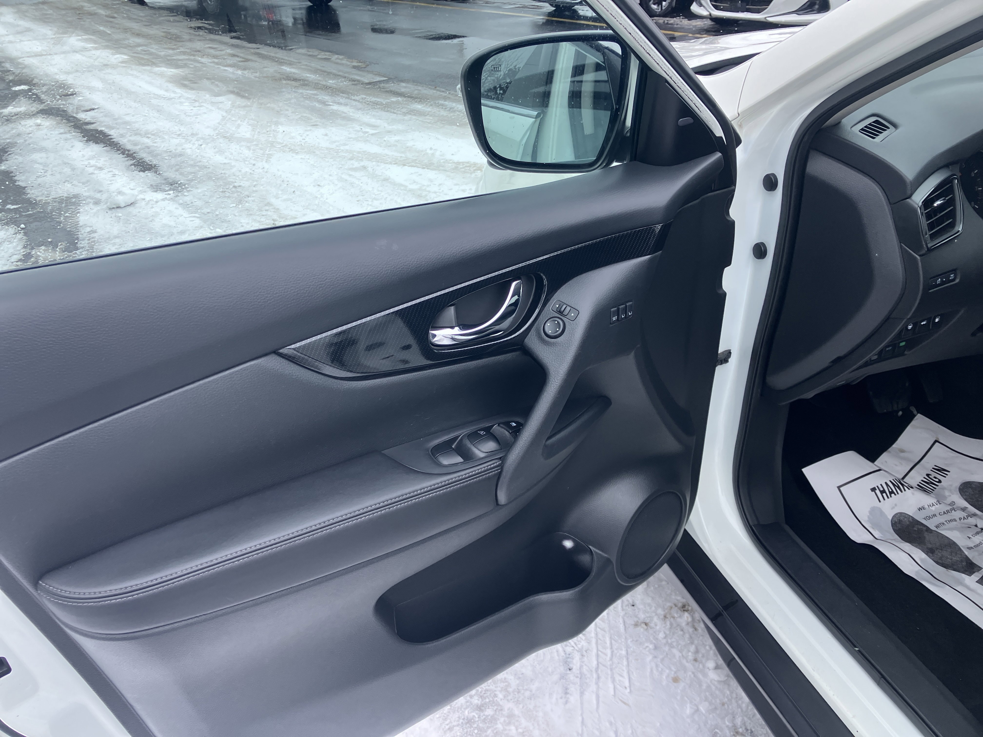 Used 2019 Nissan Rogue SL w/ Premium Package image 17
