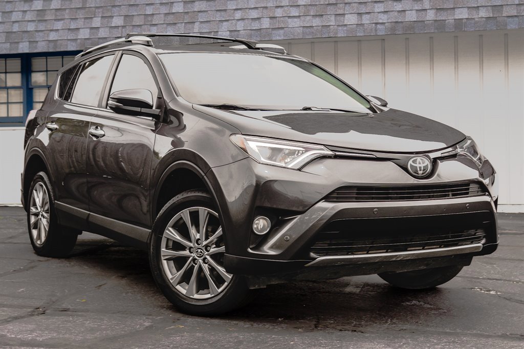 Used 2016 Toyota RAV4 Limited image 3