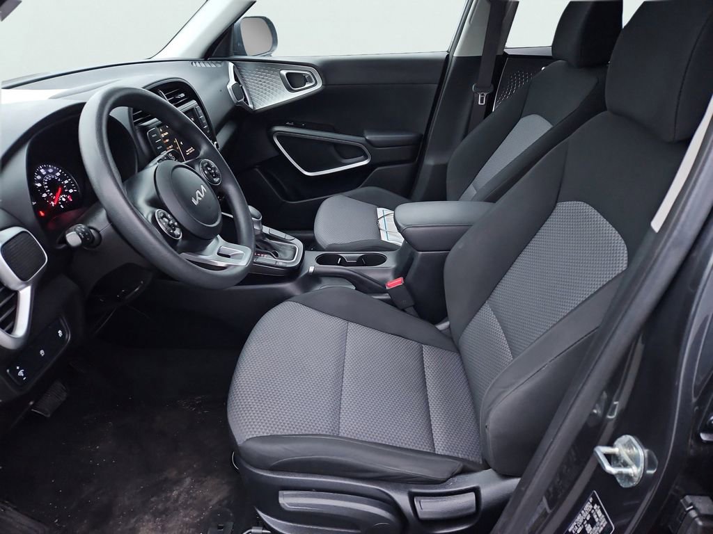 Used 2022 Kia Soul LX image 25
