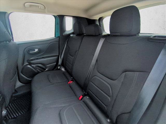 Certified 2022 Jeep Renegade Latitude AWD/4WD image 17