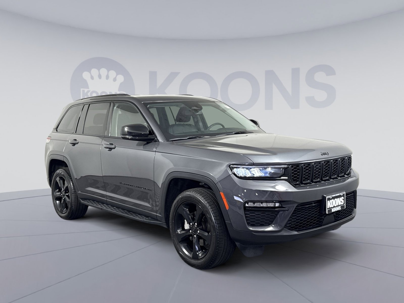 Used 2023 Jeep Grand Cherokee Limited w/ Black Appearance Package image 10