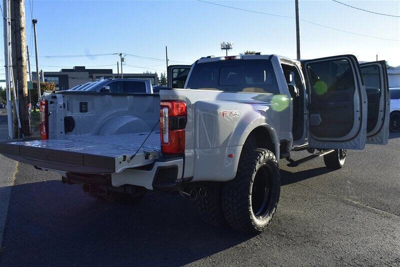 Used 2025 Ford F450 Platinum w/ FX4 Off-Road Package image 36