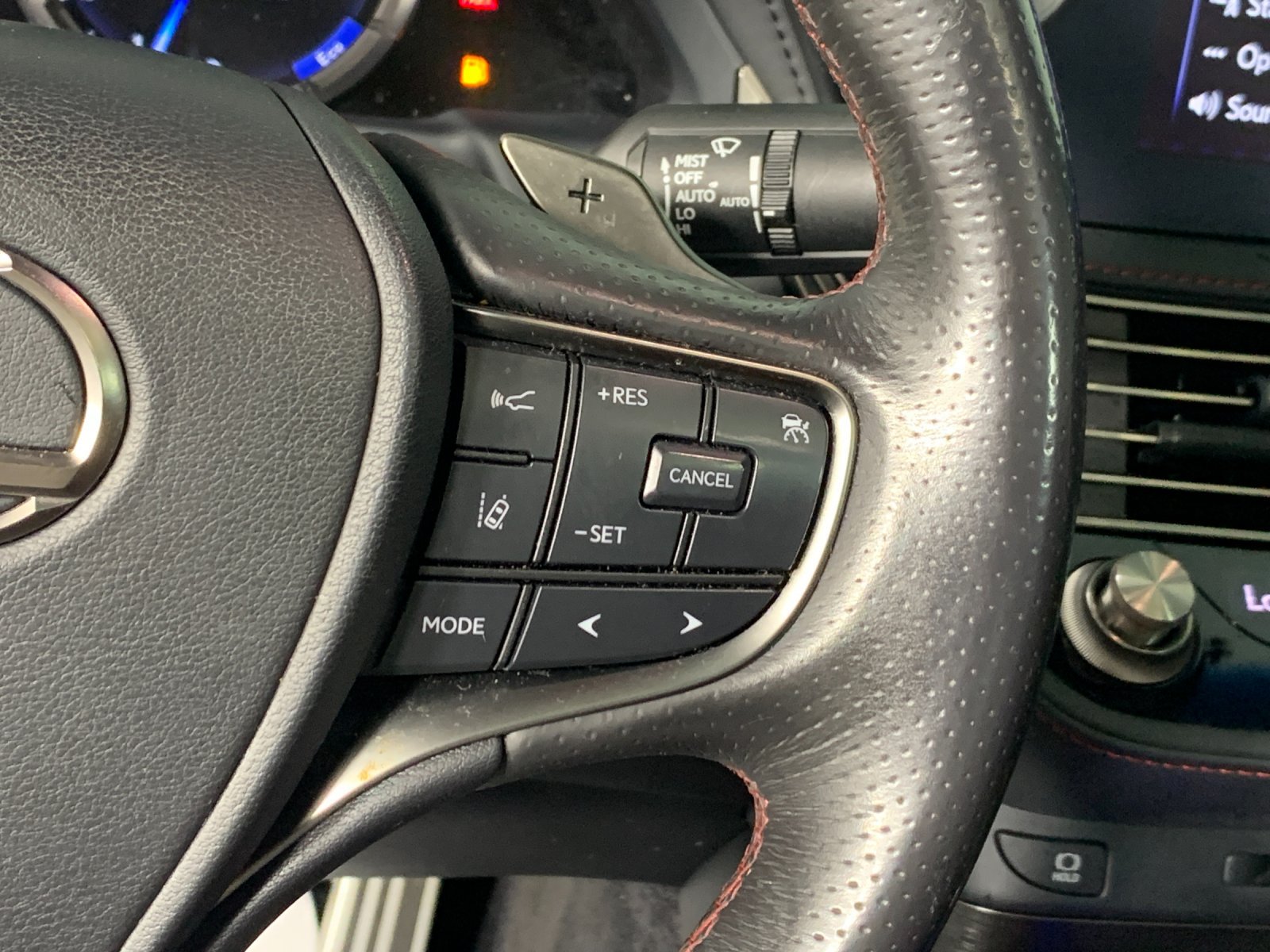Used 2021 Lexus LS 500 F Sport w/ Accessory Package (Z2) RWD image 19