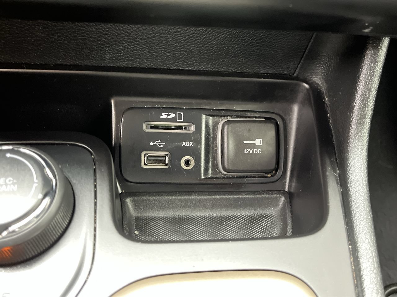 Used 2018 Jeep Cherokee Limited AWD/4WD image 21