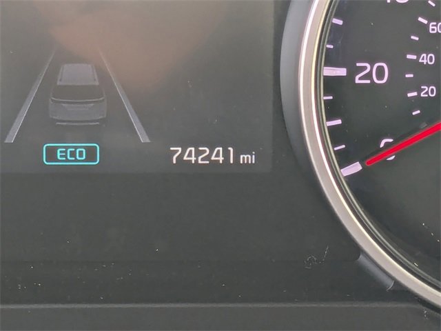Used 2022 Kia Carnival LX image 24