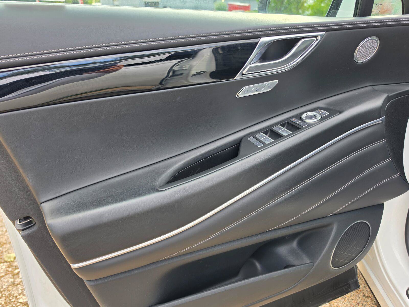 Used 2025 Genesis GV80 2.5T Standard AWD/4WD image 12
