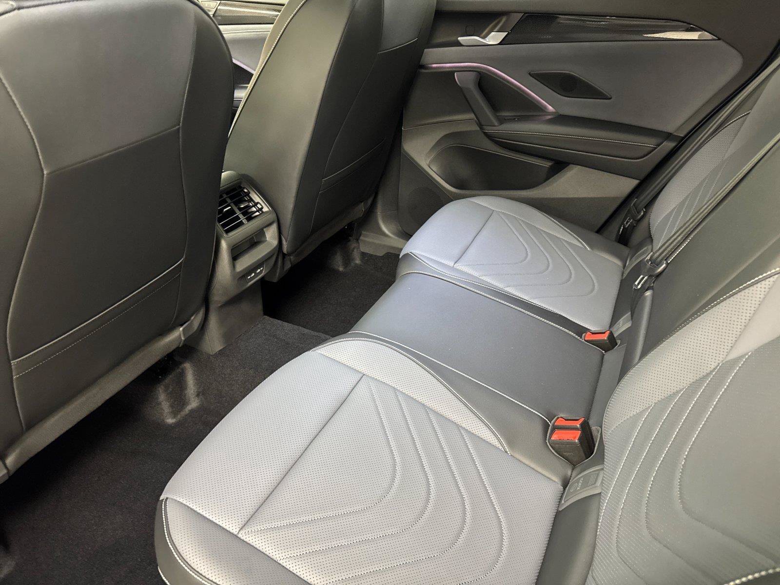 New 2026 Volkswagen Tiguan SE FWD image 11