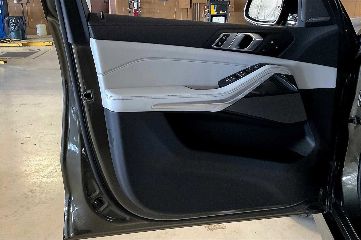 New 2026 BMW X5 M60i w/ Climate Comfort Package image 10