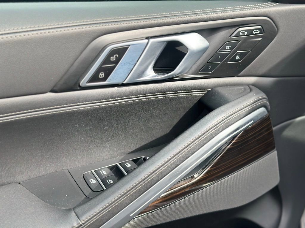 Certified 2025 BMW X6 xDrive40i image 18