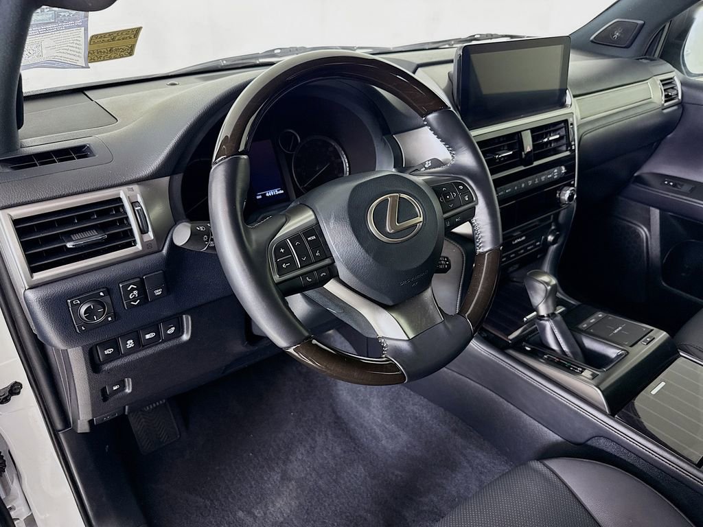 Used 2022 Lexus GX 460 Premium w/ Accessory Package image 9