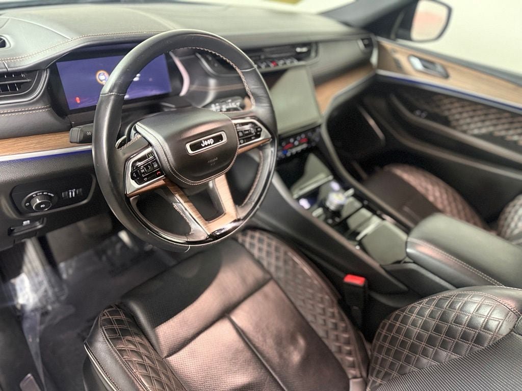 Used 2022 Jeep Grand Cherokee L Summit w/ Luxury Tech Group V AWD/4WD image 19