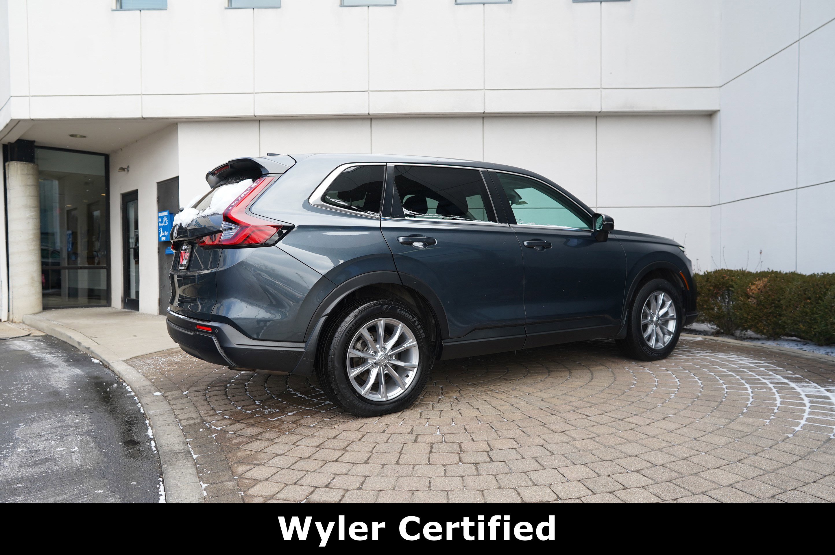 Used 2023 Honda CR-V EX-L image 3